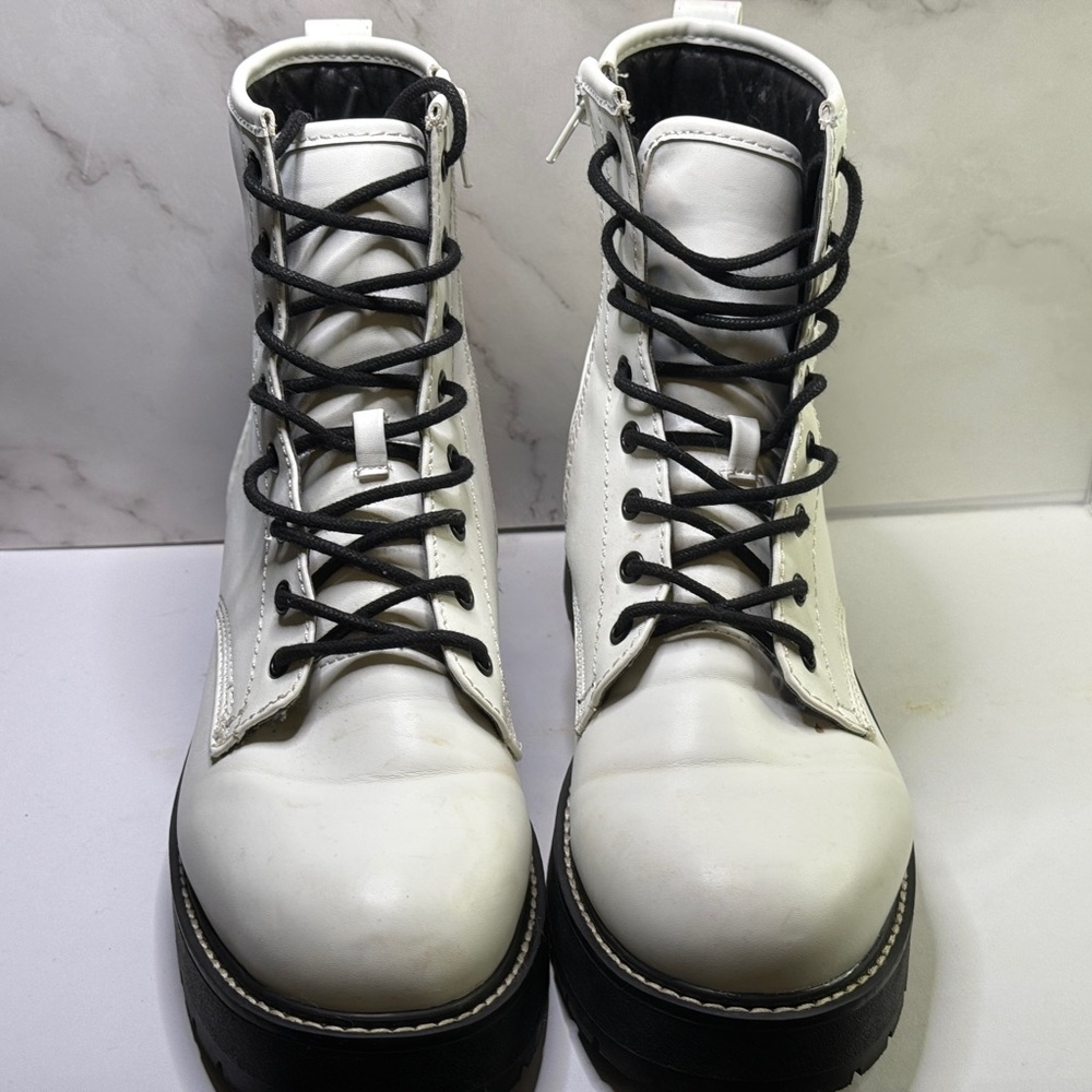 Steve Madden all whit lace up boot with side zipper no marks or scuffs